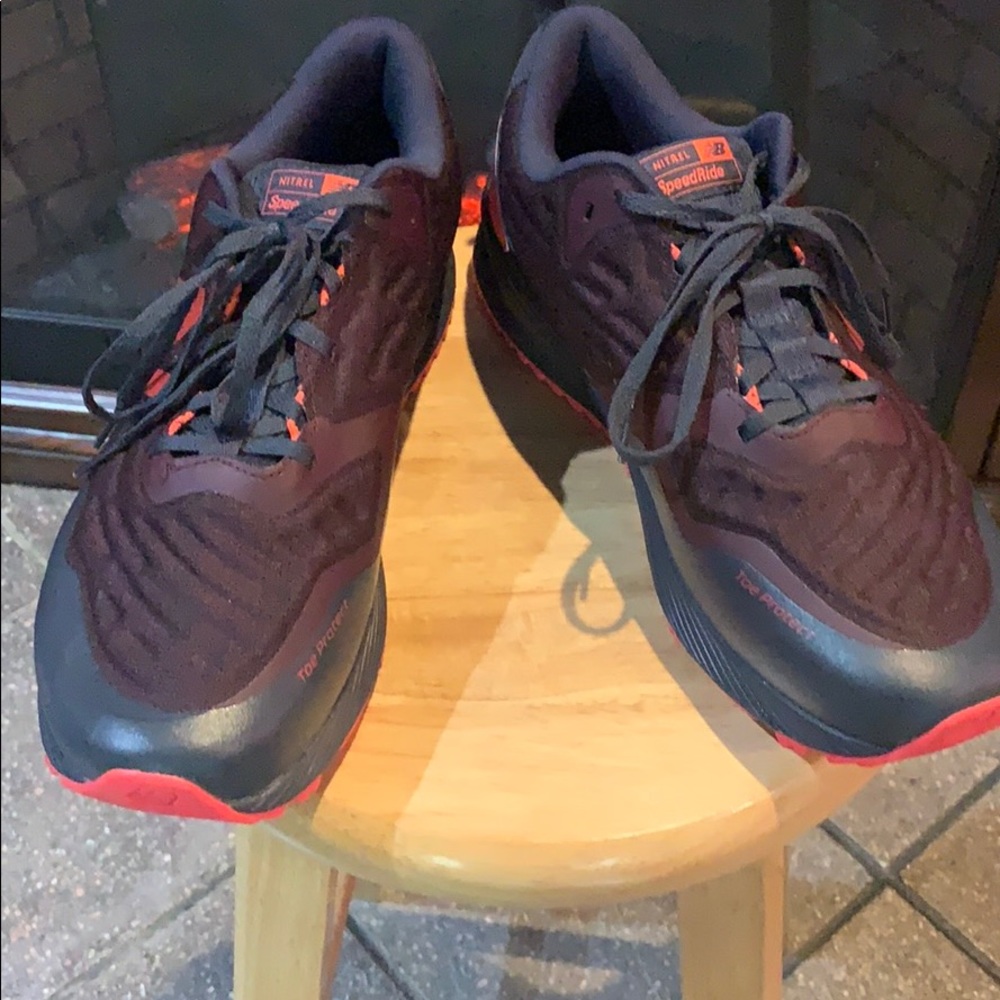 Athletic shoes